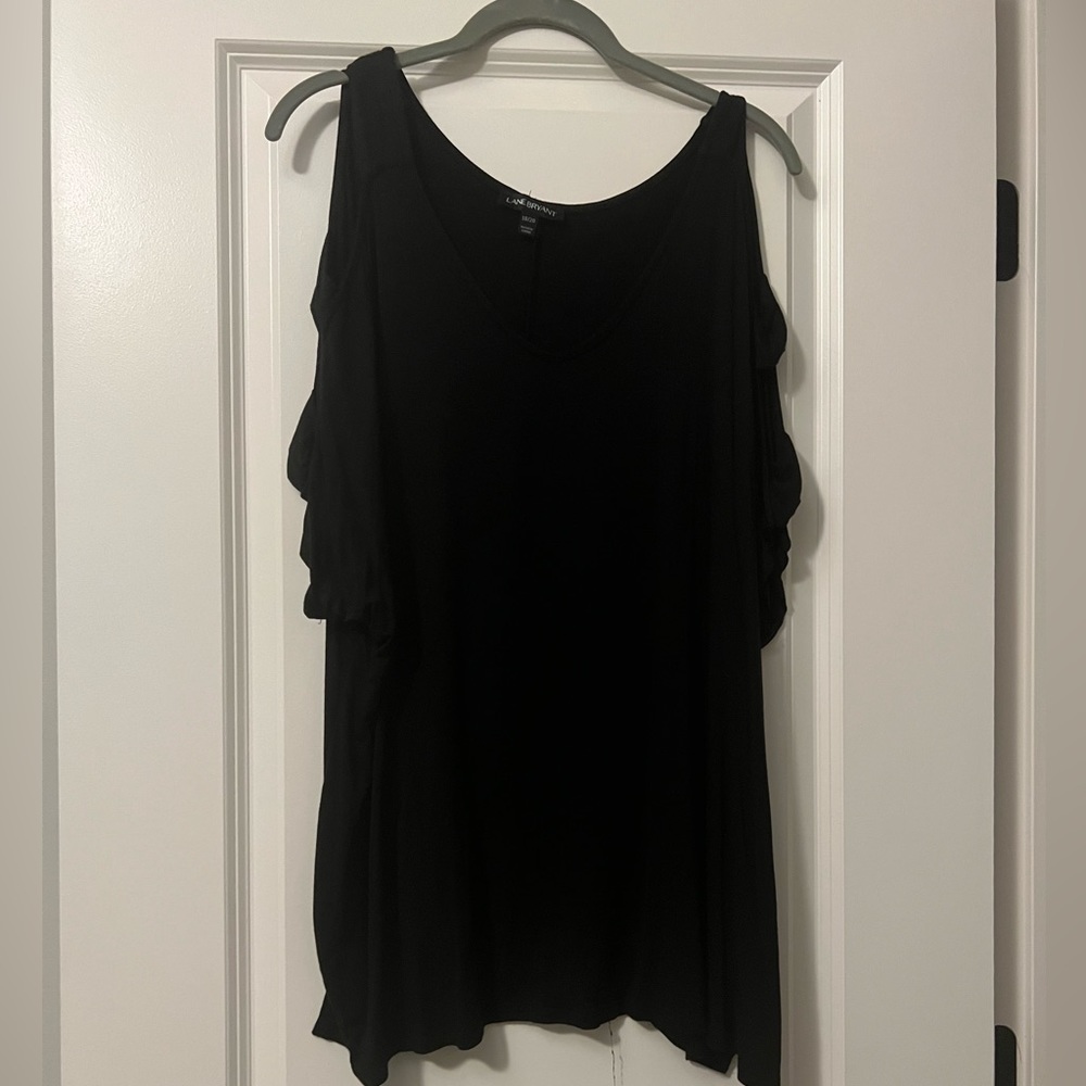 EUC LANE BRYANT COLD SHOULDER LATTICE TOP SIZE 18/20